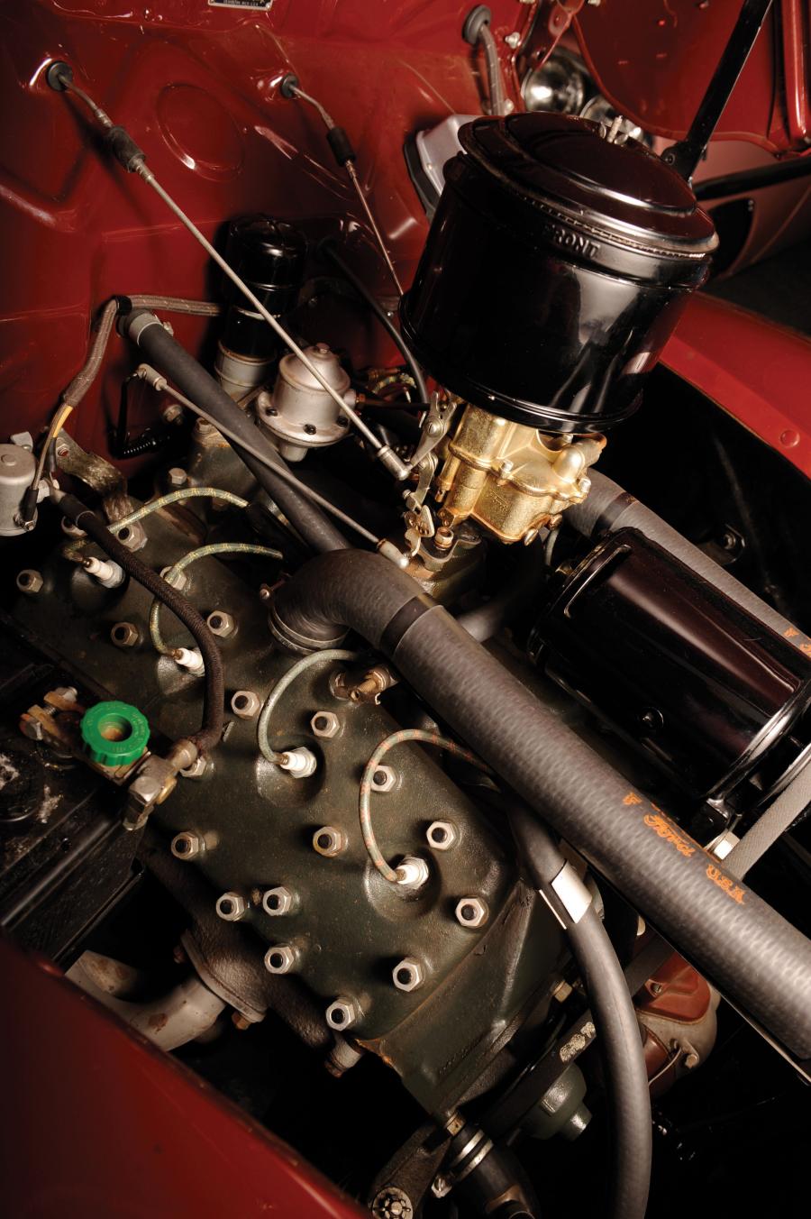  Cadillac V16 Custom Imperial Cabriolet by Fleetwood 1937 года  (фото 5 из 12)